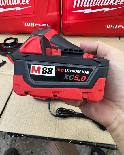 Milwakee Brushless Angle Grinder with 88V battery {5inces}
