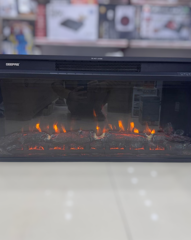 Geepas Real Log Flame Effect Electric Heater 28583